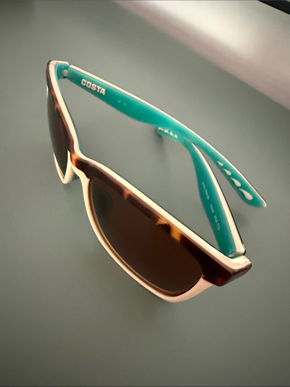 Costa Two-Tone turtle Brown & Cream Women's Sunglasses with Teal Inner Temples - Picture 2 of 6